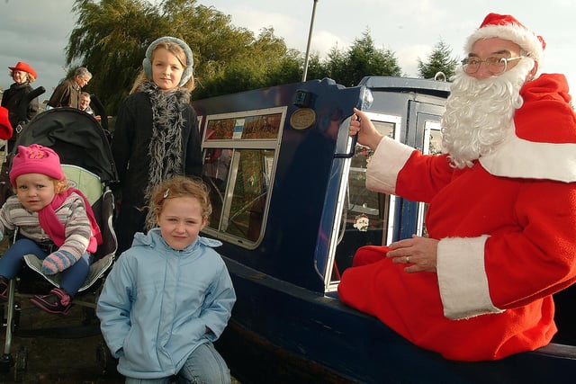 Santa Claus arrives at the towns lock courtesy of the Chesterfield Canal Trust in 2006.
Picture: Tony Winfrow (Chesterfield Canal Trust, Skipper/member of restoration group), as Santa Claus with Rosie Mounsey (2), Emily McNeil (6) & Chloe Marsh (8).
