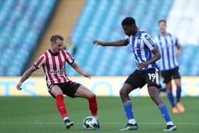 Sunderland's Jack Diamond (left) and Sheffield Wednesday's Tyreeq Bakinson battle for the ball during the Carabao Cup, first round match at Hillsborough.
