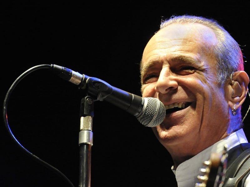 Status Quo frontman Francis Rossi will share intimate stories and acoustic versions of his iconic songs at Sheffield City Hall Memorial Hall on November 5, 2025. This is a rare chance to see a rock legend up close and personal. 📍 Barker's Pool, Sheffield City Centre, Sheffield S1 2JA