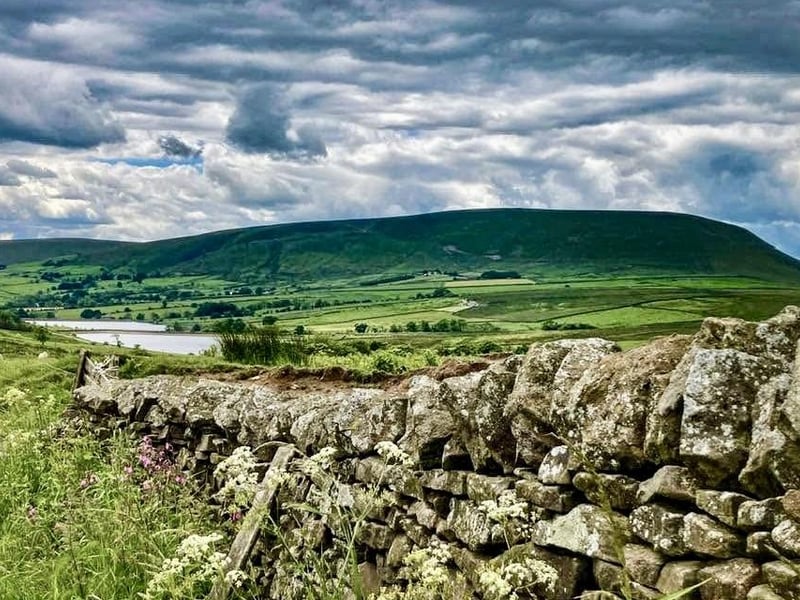 Infamous for the 17th-century witch trials, Pendle Hill is steeped in spooky history. Visitors have reported strange noises, shadowy figures, and feelings of being watched while walking on the hill, which is often shrouded in mist. 👻 8.31/10