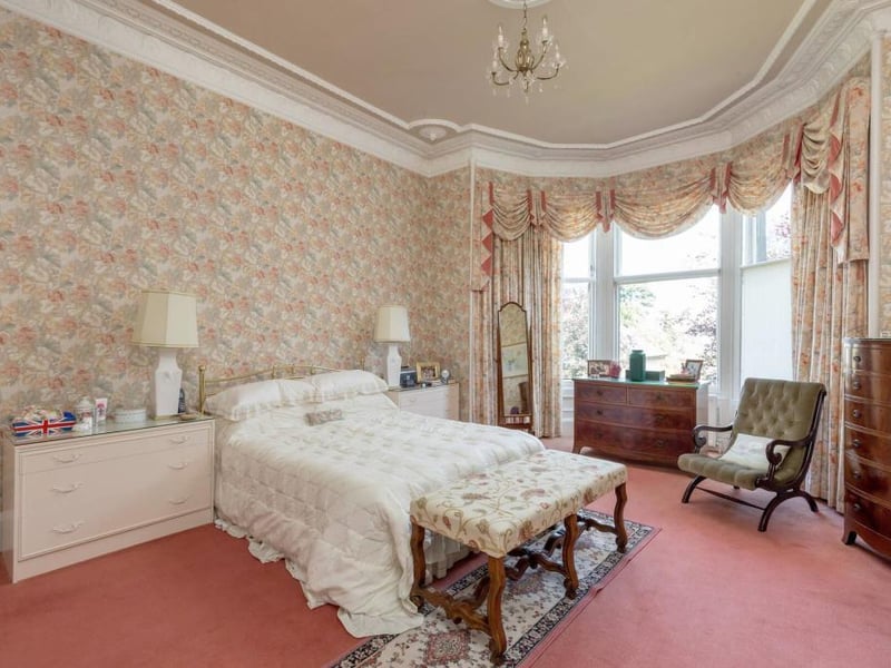 Principal bedroom.