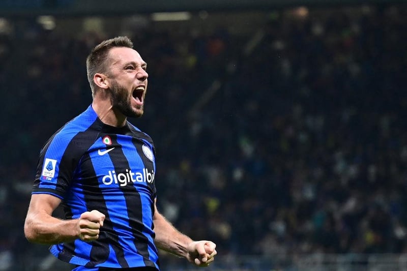 Poor Inter! A title winning defensive partnership decimated within days as Skriniar’s departure to Liverpool was followed by Newcastle’s move for fellow centre-back De Vrij.