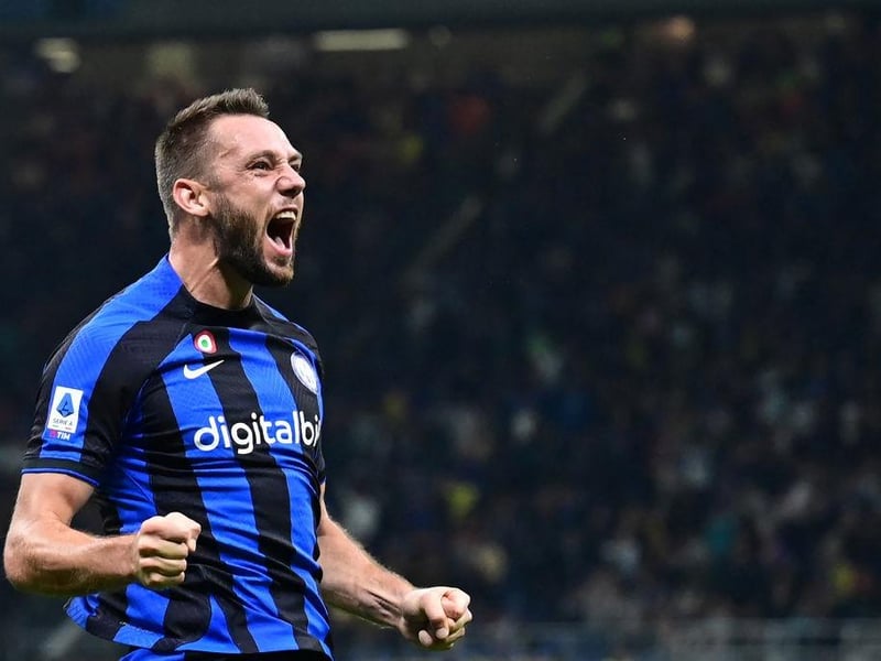Poor Inter! A title winning defensive partnership decimated within days as Skriniar’s departure to Liverpool was followed by Newcastle’s move for fellow centre-back De Vrij.