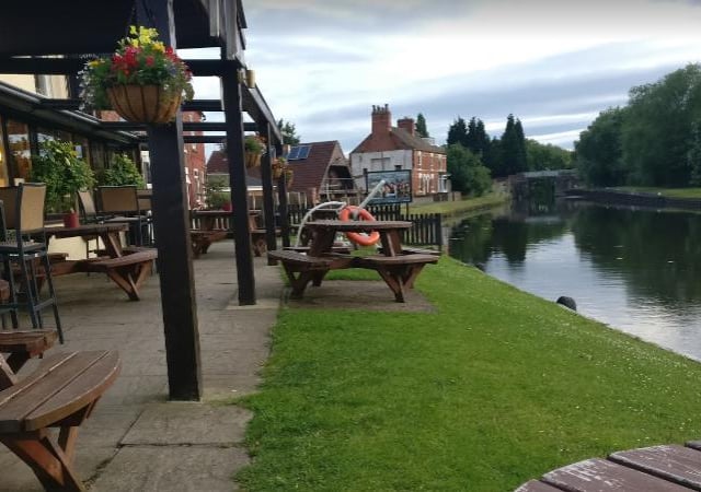 The New Inn at Stainforth benefits from a pretty canalside setting - on Sundays, customers can sit at the waterside eating a roast beef or Turkey dinner with a cold pint. Call 01302 618591.