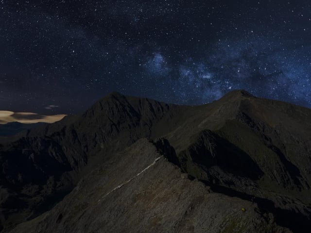 Snowdonia National Park sprawls over more than 2,100 square kilometers of territory, and is among the darkest places remaining in southern Britain (Photo: Shutterstock)