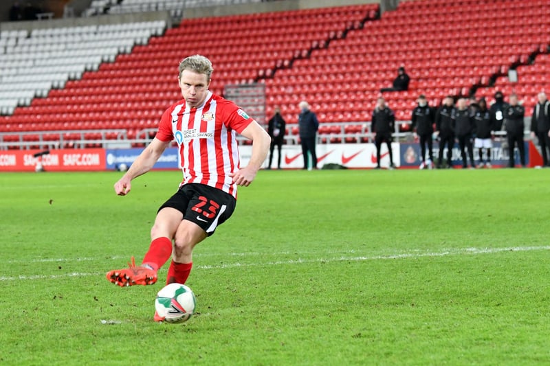 After a nervy game, Grant Leadbitter scored the winning penalty against Lincoln City at the Stadium of Light to send Sunderland to Wembley in the Papa John's Trophy final at Wembley.