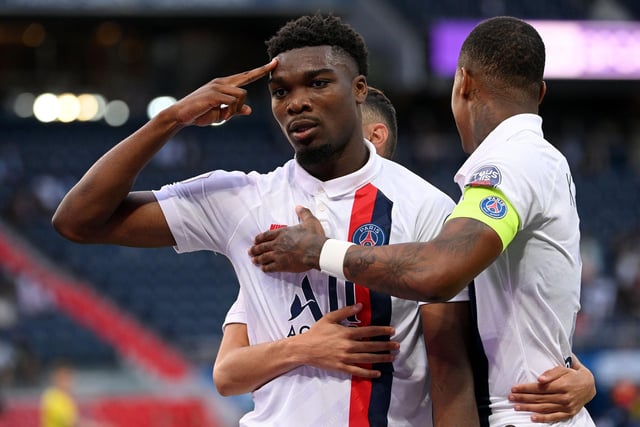 Middlesbrough's hopes of landing PSG starlet defender Loic Mbe Soh look to have been dealt a blow, with fresh reports claiming Nottingham Forest have opened negotiations with the Ligue 1 giants. (Sport Witness)