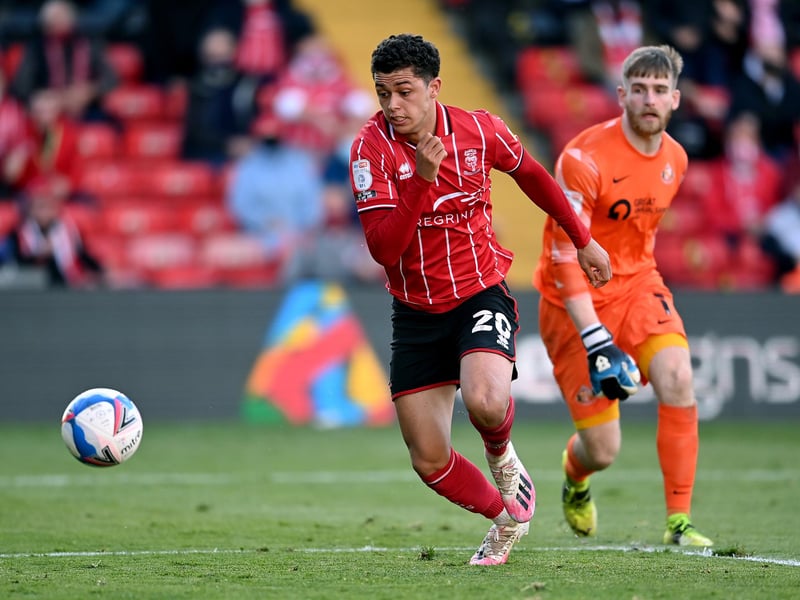 Nottingham Forest are believed to have slapped a £6m price tag on their attacking midfielder Brennan Johnson, who is a key target of Brentford. The Bees' initial £2m is believed to have been rejected by Forest. (Nottingham Post)