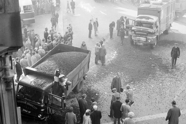 A lorry crash at the corner of the North Bridge and High Street in February 1964.