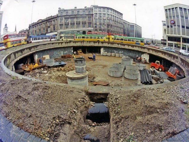 Although considered by many to be a major city landmark, like many constructions of its time, it did not age well and was very dilapidated by the early 1990s. It lasted from 1967 until 1994