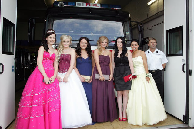 Girls ready to set off to the Stocksbridge High School prom