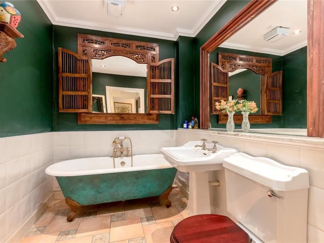 Family bathroom.
