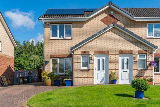 This two bed semi-detached house is situated adjacent to Strathclyde Country Park and boasts a separate garden room which could be used as a home office. Available for offers over 117,000 GBP