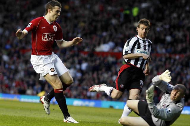 Michael Carrick scores Man United's first goal in 2007