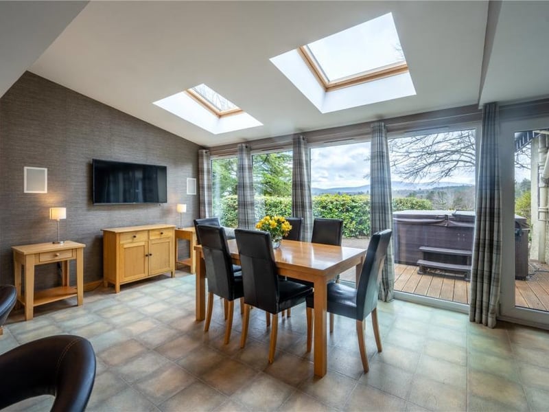 Dining kitchen.