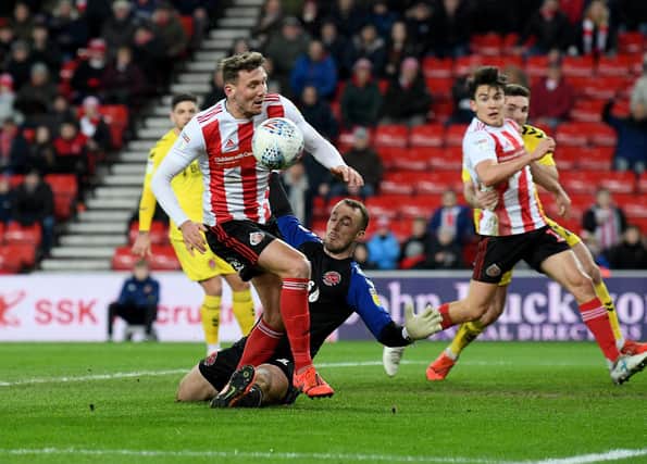 Who shone and struggled for Sunderland against Fleetwood Town?