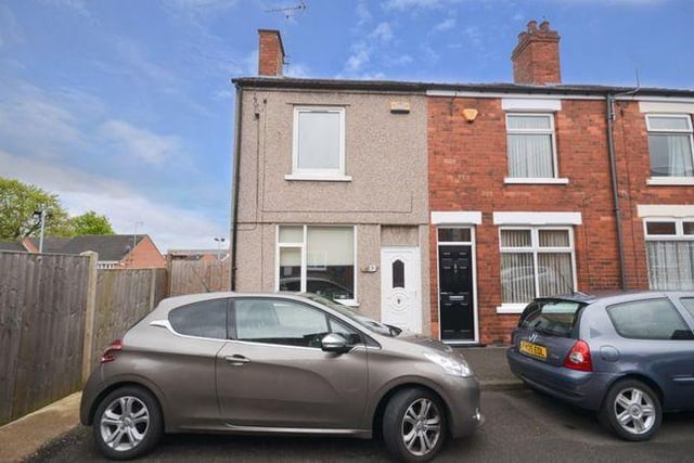 This two bedroom end terrace has a modern kitchen. Marketed by New Home Agents.