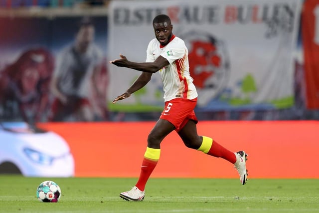 Manchester United are ready to sign RB Leipzig defender Dayot Upamecano for a bargain £36.5m next summer. (Bild via The Sun)