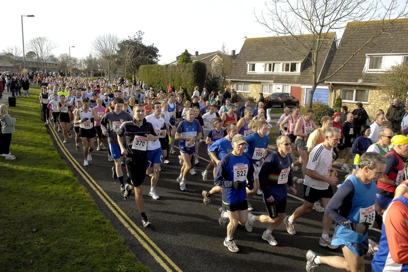 24th November 2007. The start of the Gosport Half Marathon. Picture: Steve Reid (074755-23)