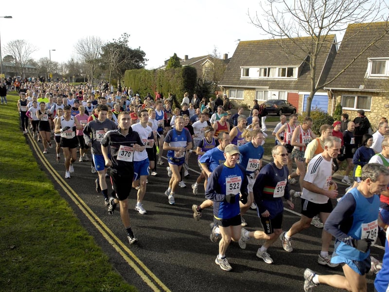 24th November 2007. The start of the Gosport Half Marathon. Picture: Steve Reid (074755-23)