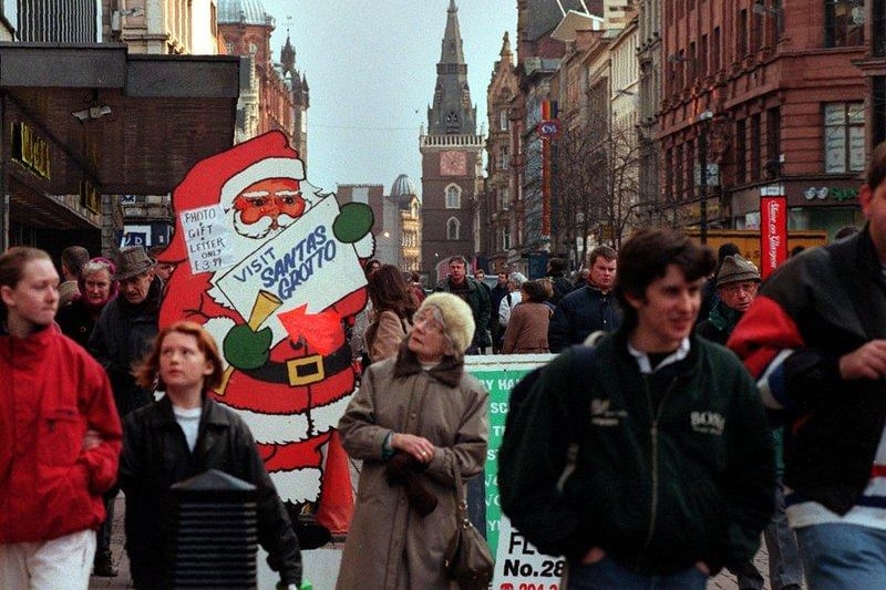 Christmas shoppers in Argyle Street during 1990 