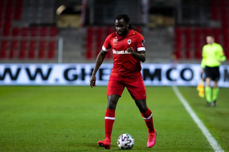 Romelu’s brother who plays at left-back is weighing up his next move in the game. 
