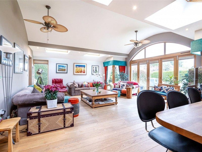 Living room / Garden room.