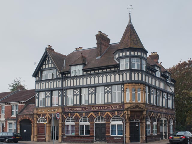 Built in the late 1800s, this pub was adjacent to Fratton Station and was popular watering hole with locals and travellers alike. It just in 1981.