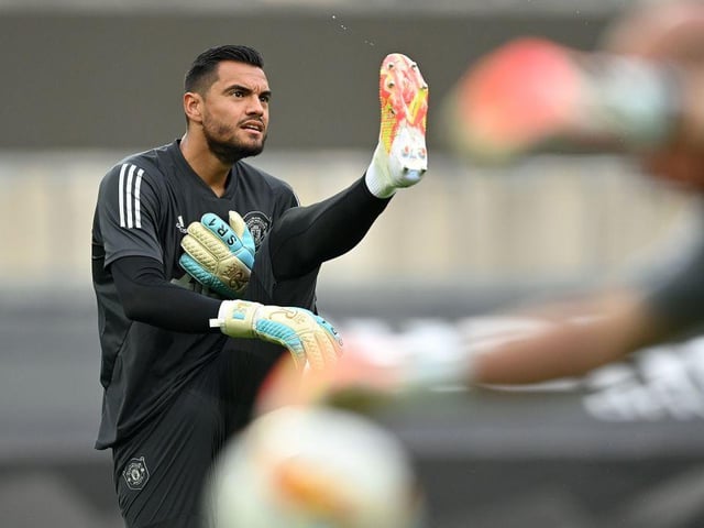 Everton are lining up a move for Manchester United goalkeeper Sergio Romero as the pressure on Jordan Pickford grows .(The Sun)