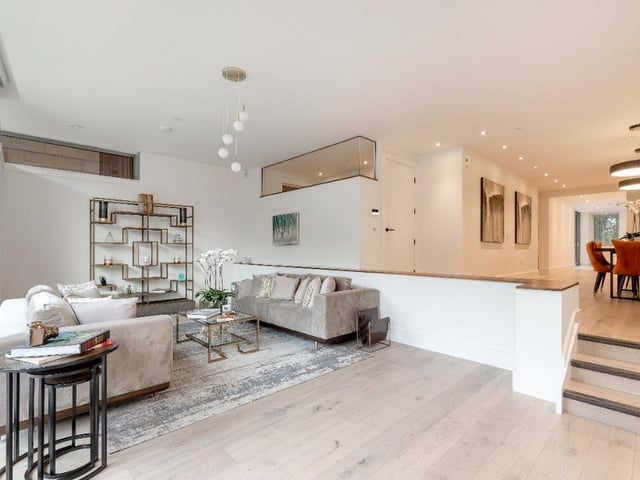 2 bed flat to rent - £3,950 pcm (£912 pw).
Available from Mar 12, 2021.