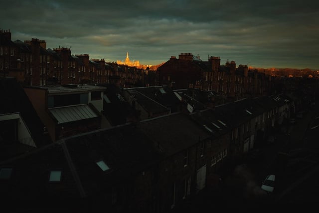 A well-shot sunrise shines a spotlight across the seemingly gloomy houses of Edinburgh perhaps symbolising there is always a light at the end of the tunnel (photo: @StockbridgeArch).