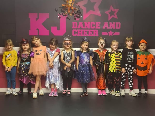 The dance school rounded off their Halloween celebrations with a fabulous fun-filled Halloween disco on Saturday where lots of sweet treats were given, costume winners were announced and the children decorated Halloween biscuits at snack time.
We think they look great!