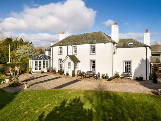Shielhill House was originally a farmhouse that dates back to the late 18th century, which later enjoyed extensions and refurbishments. The house is situated on the edge of the village of Stanley