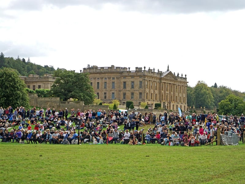 Crowds at the main ring.