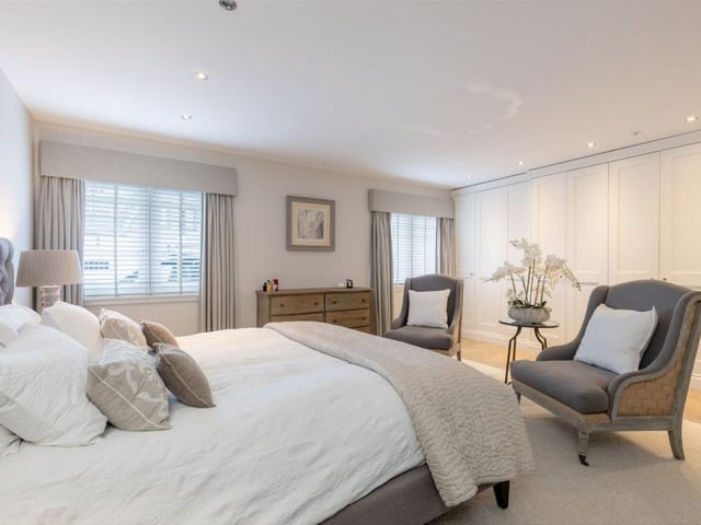 Ground floor guest bedroom.