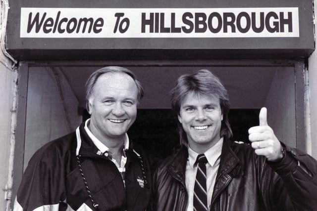 Ron Atkinson welcomes new signing Roland Nilsson in November 1989.