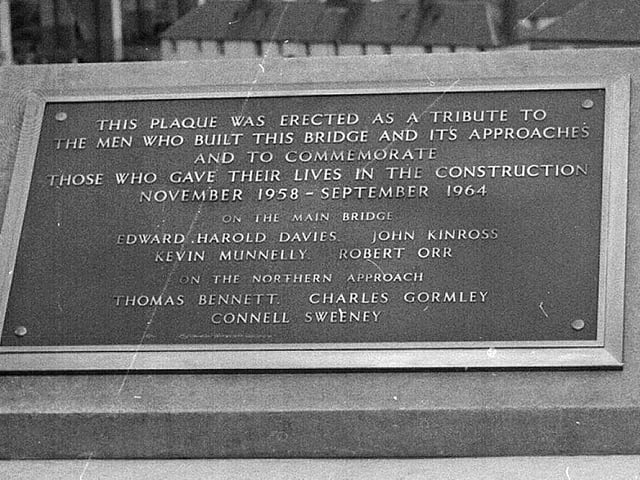Lord Provost Weatherstone unveiled a plaque in memory of the seven men who were killed during the construction of the Forth Road Bridge in June 1965.
