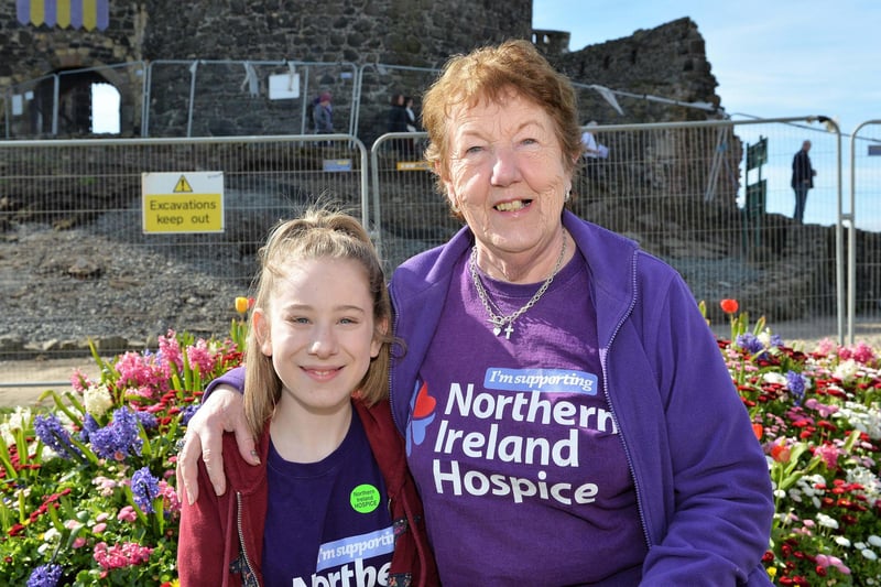 Maud Fleming pictured on the 2018 Carrick Hospice Walk with grandaughter, Natasha McKeag. INCT 17-009-PSB