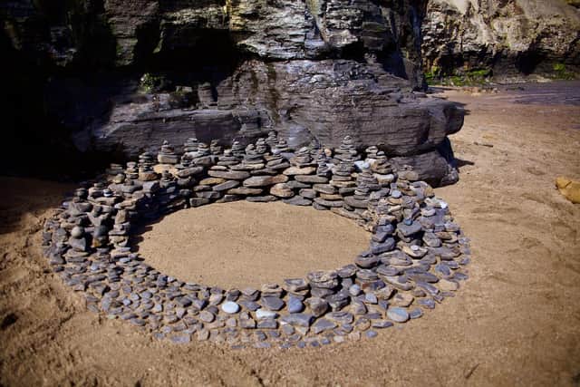 From rock balancing, to sand art, leaf mandalas to stone circles, James Brunt is a world renowned land artist working with natural and found materials.