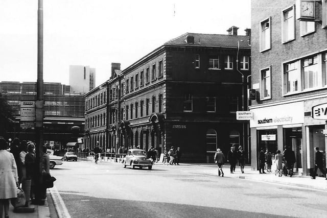 The old main post office on the corner of Commercial Road and Stanhope Road. Portsmouth, 1975