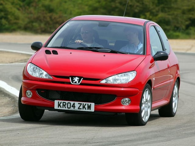 Extinct by: Q2 2022. There were more than 500,000 206s on UK roads in 2010 but within 2 years we might have seen the last of them as a staggering 14,750 fall off the DVLA's records every three months.