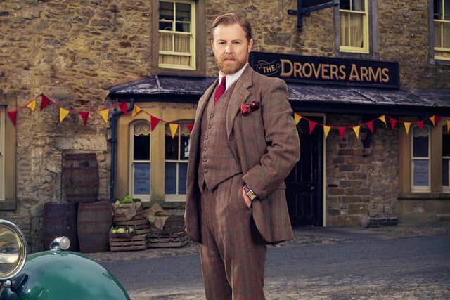 Siegfried Farnon (Samuel West)