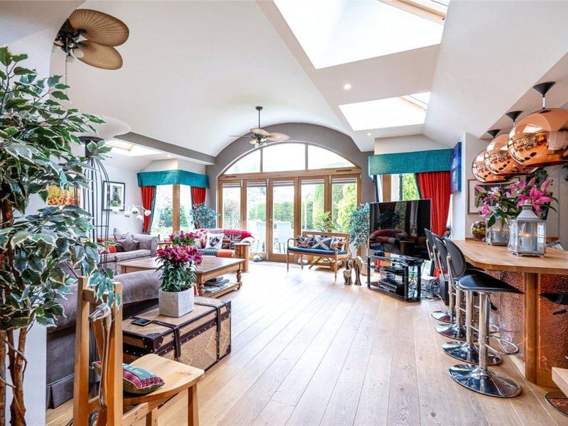 Living room / Garden room.