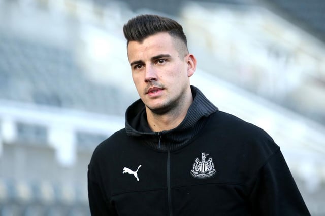 Newcastle have opened contract talks with goalkeeper Karl Darlow, who is in the final year of his deal at St James's Park. (Football Insider)