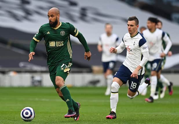 David McGoldrick of Sheffield United is put under pressure by Giovani Lo Celso of Tottenham Hotspur (Photo by Shaun Botterill/Getty Images)
