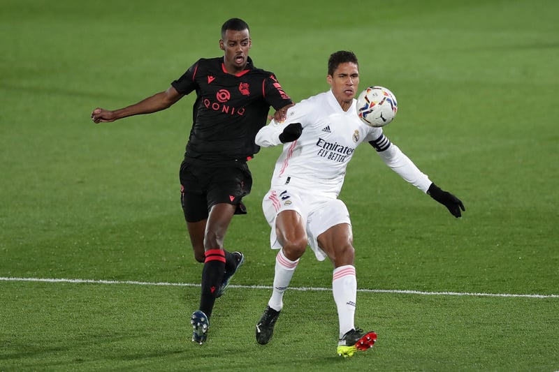 Real Madrid are willing to sell Raphael Varane to Manchester United after conceding the 27-year-old France centre-back will not sign a new deal at the Bernabeu. (Manchester Evening News)