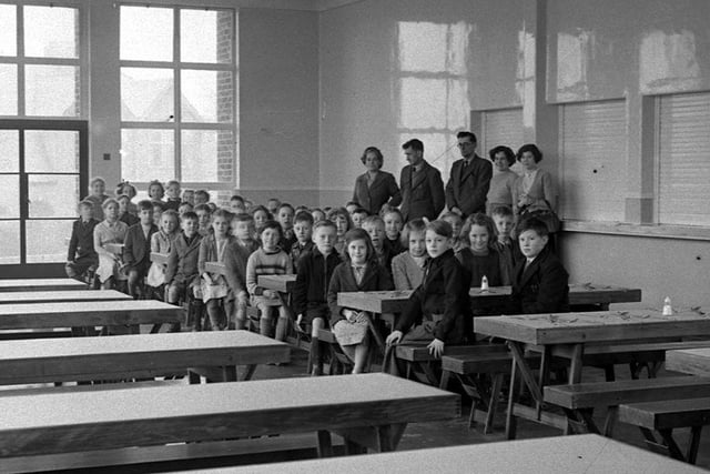 Ann Botham went to Hill View School and Commercial Road after that. Here is Hill View School in 1951.