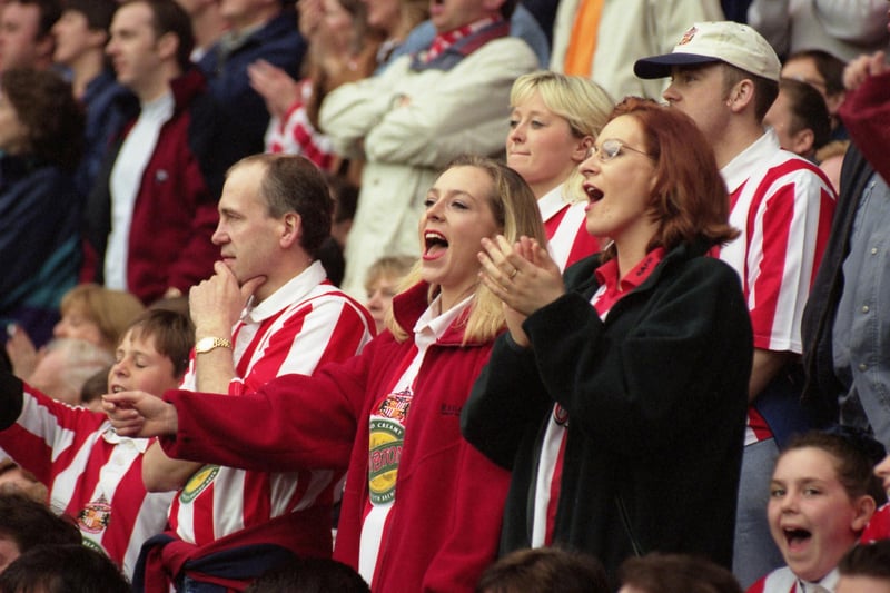 Sunderland needed to overturn a 2-1 deficit against Sheffield United in the 1998 semi-final and did exactly that - much to the delight of these fans.