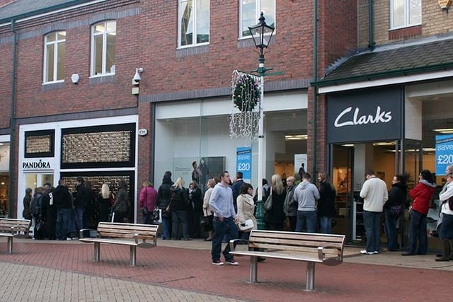 Queueing at the new Pandora jewellery shop in Orchard Square in November 2009