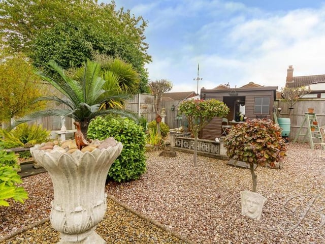 Another shot of the rear garden in all its splendour.